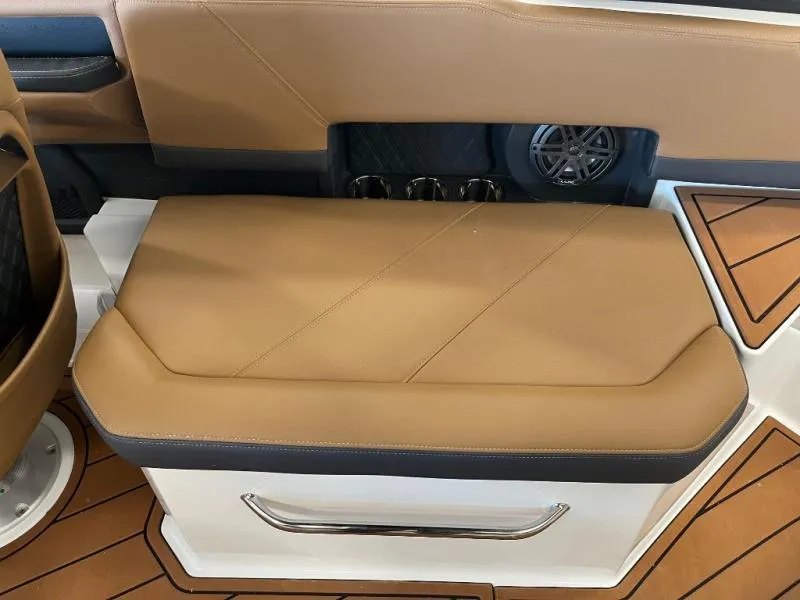 Slide: The Image of R Series R6 2025 - 12