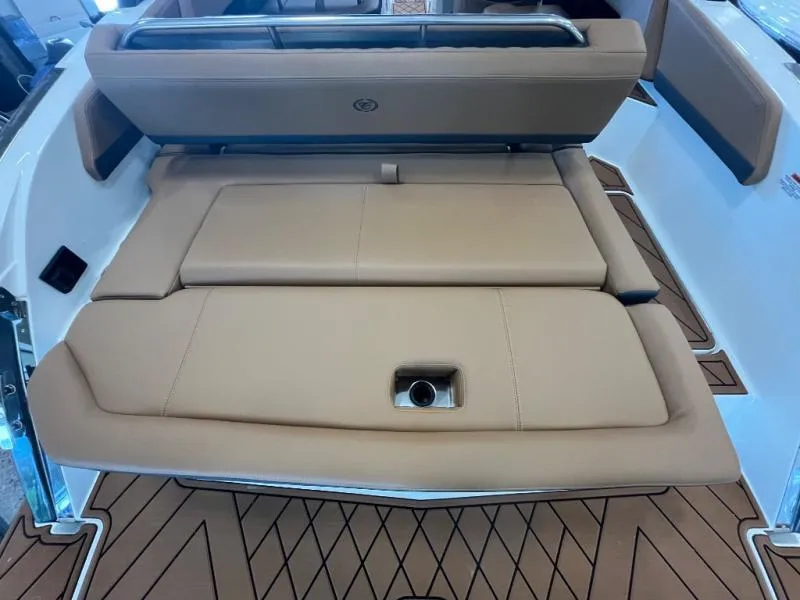 Slide: The Image of R Series R6 2025 - 15