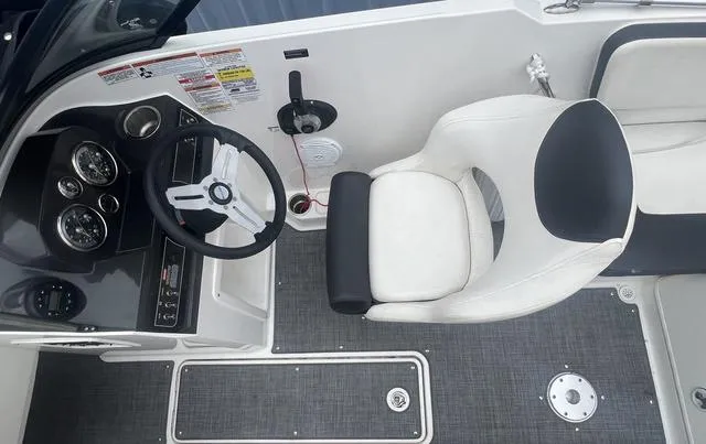 Slide: The Image of Bayliner VR4 BOWRIDER 2021 - 11