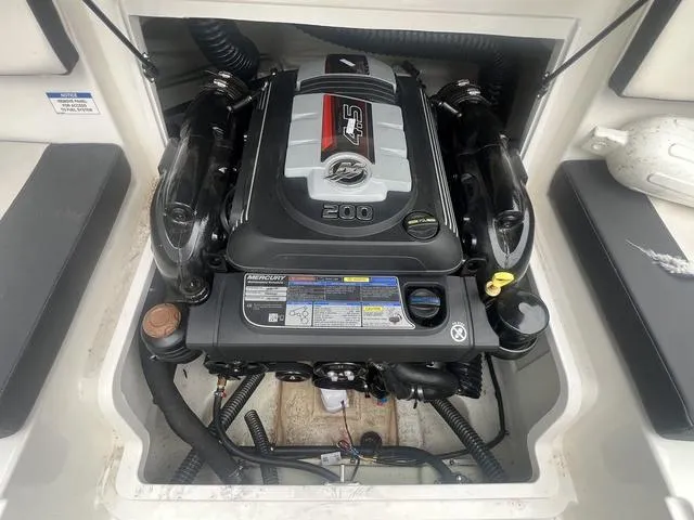 Slide: The Image of Bayliner VR4 BOWRIDER 2021 - 12