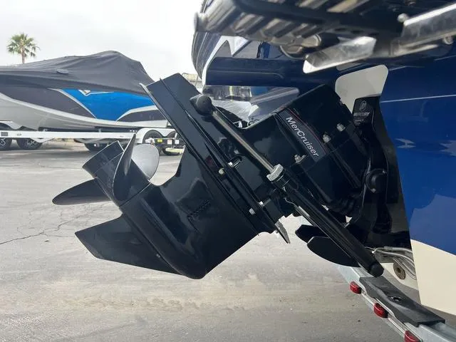 Slide: The Image of Bayliner VR4 BOWRIDER 2021 - 5