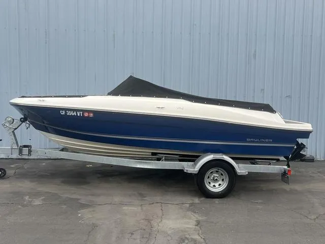 Slide: The Image of Bayliner VR4 BOWRIDER 2021 - 6