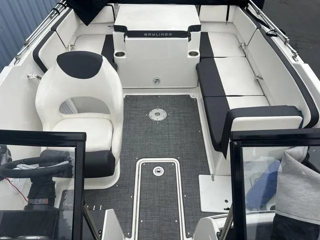 Slide: The Image of Bayliner VR4 BOWRIDER 2021 - 7