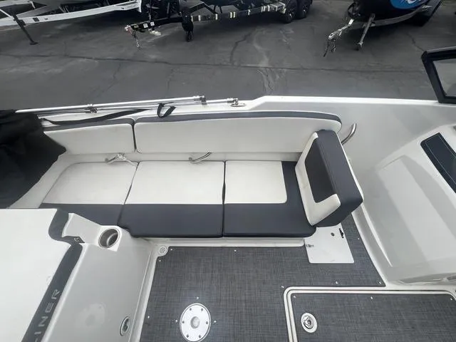 Slide: The Image of Bayliner VR4 BOWRIDER 2021 - 9