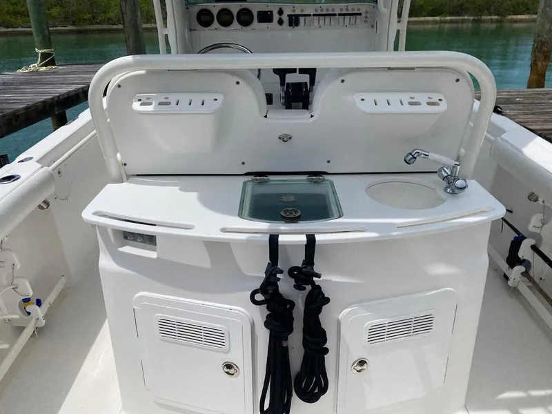 Slide: The Image of 2006 Everglades 260 CC boat interior with sink and storage compartments. - 6