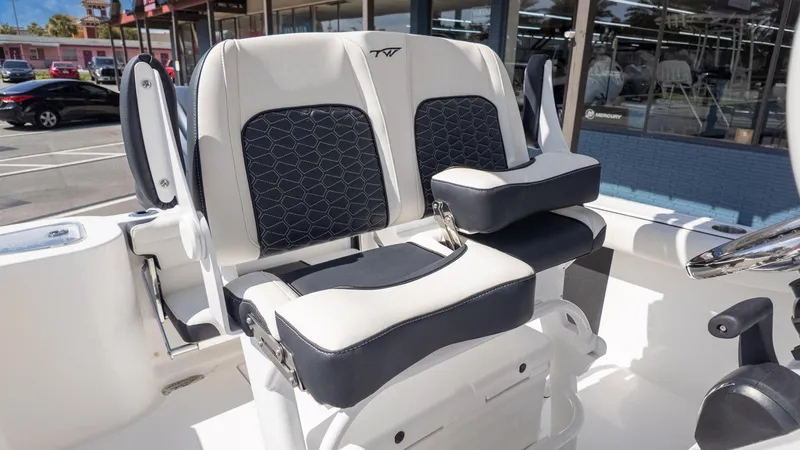 Slide: The Image of Tidewater 232 CC Adventure 2025 - 15