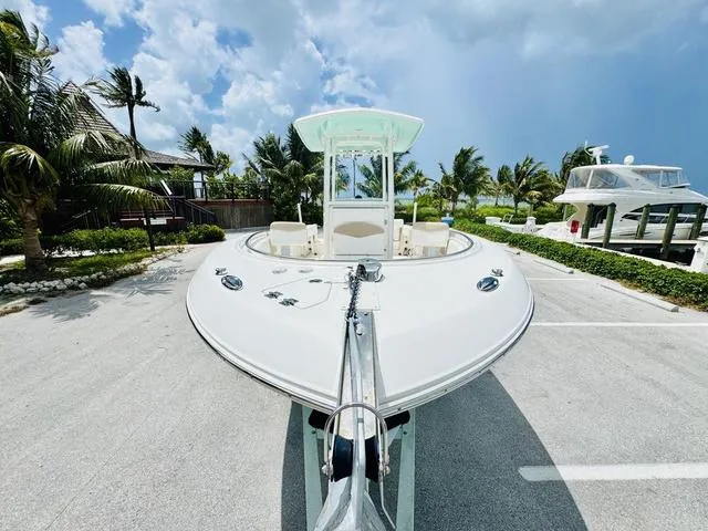 Slide: The Image of Robalo R242 2022 - 24