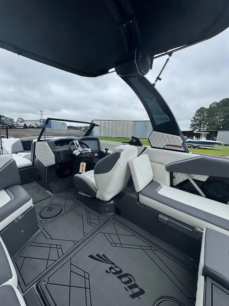 Slide: The Image of Tigé 22RZX 2025 - 11