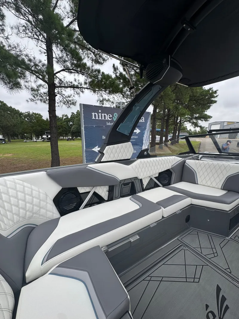 Slide: The Image of Tigé 22RZX 2025 - 12