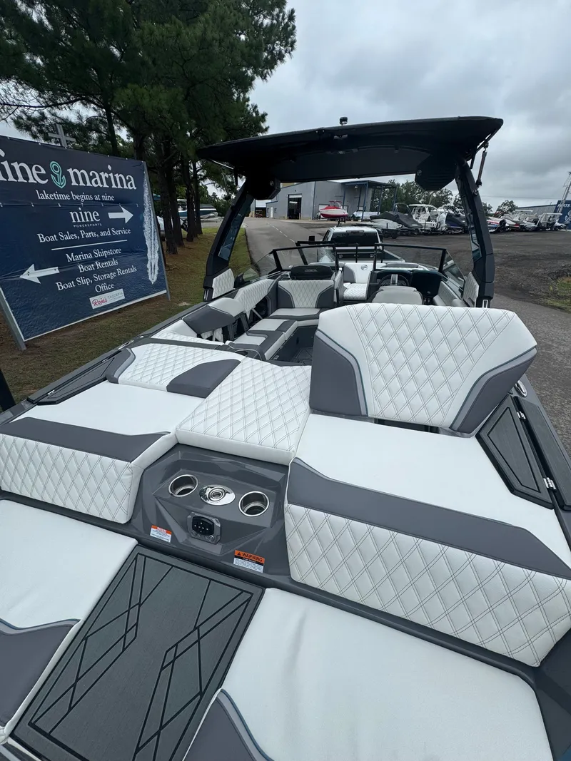 Slide: The Image of Tigé 22RZX 2025 - 13