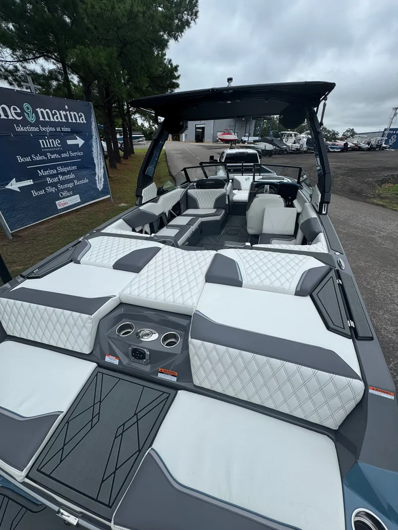 Slide: The Image of Tigé 22RZX 2025 - 15