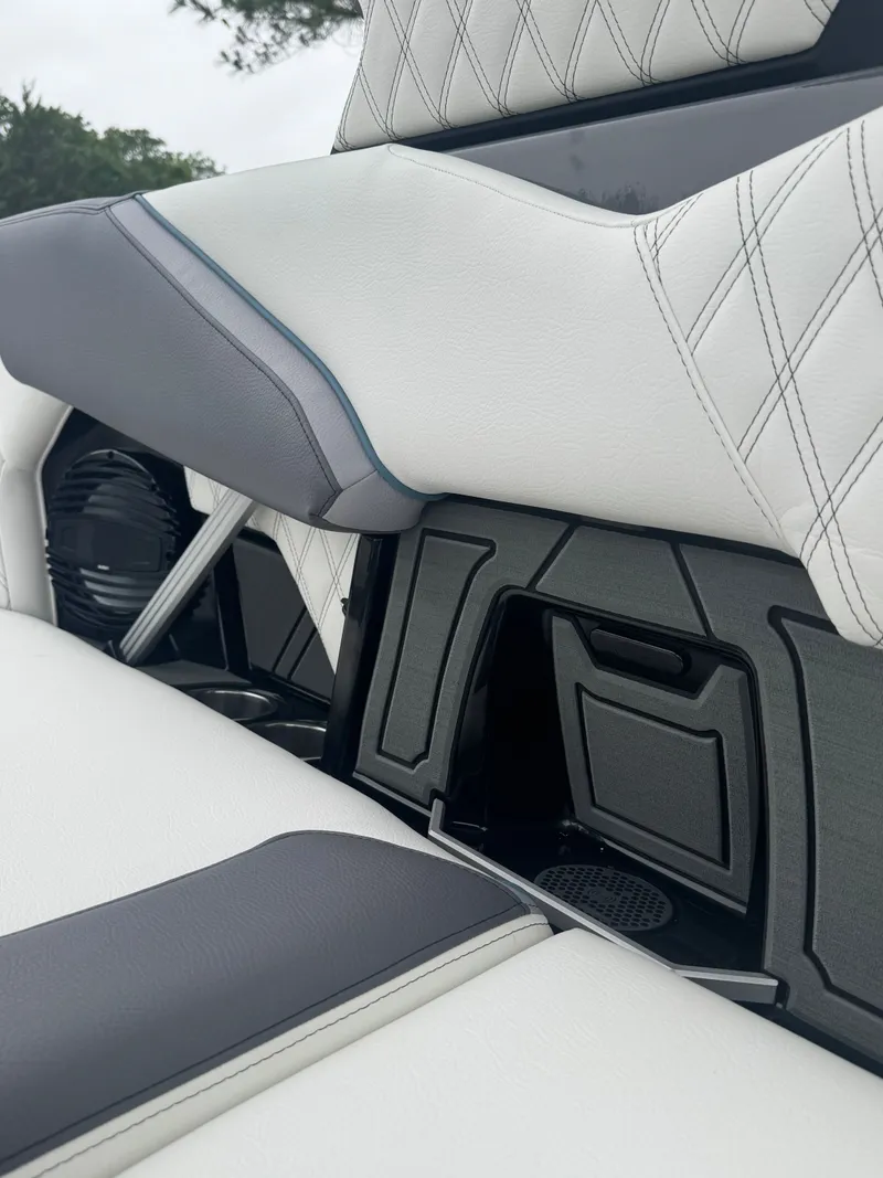 Slide: The Image of Tigé 22RZX 2025 - 4