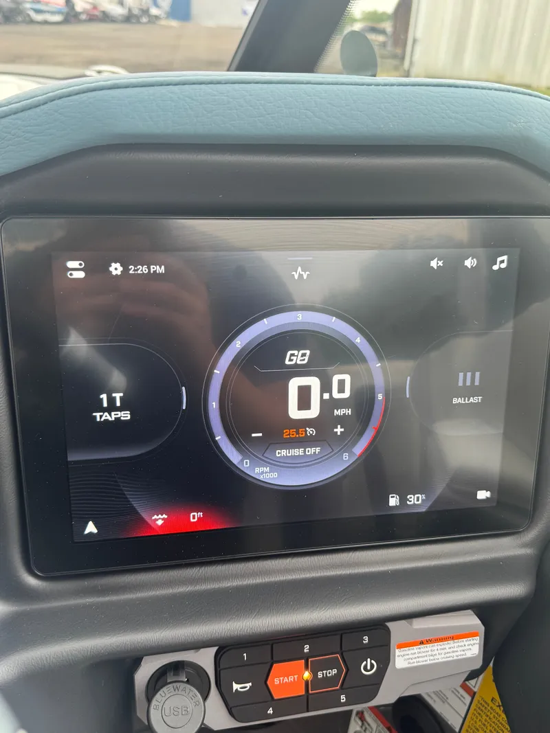 Slide: The Image of Tigé 22RZX 2025 - 5