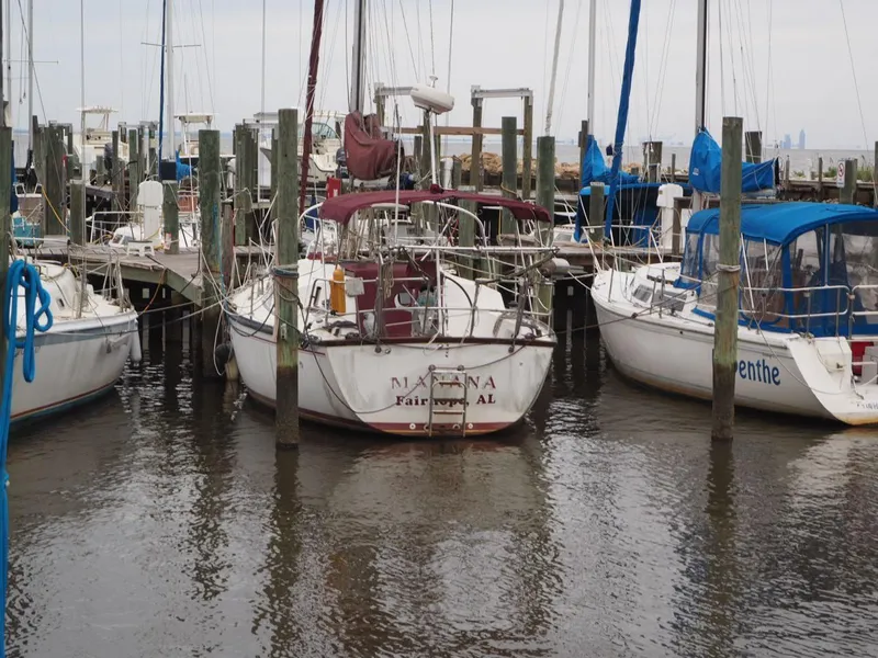 Slide: The Image of 1984 Endeavour 33 sailboat docked at marina, surrounded by other boats. - 5