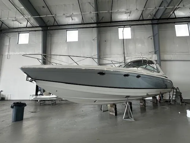 Slide: The Image of 2005 Formula 400 SS boat in a spacious indoor storage facility. - 2