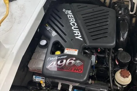 Slide: The Image of Mercury MerCruiser 496 MAG HO engine in a 2005 Formula 400 SS boat. - 4
