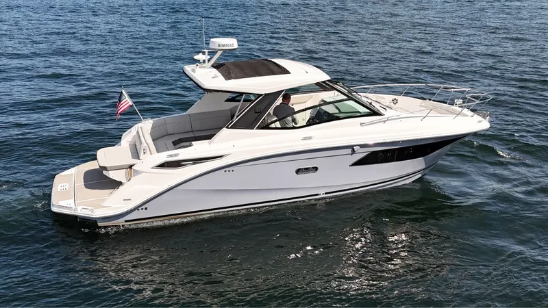 Slide: The Image of Sea Ray Sundancer 320 2025 - 2