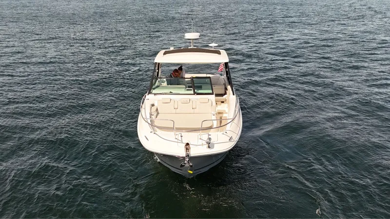 Slide: The Image of Sea Ray Sundancer 320 2025 - 5