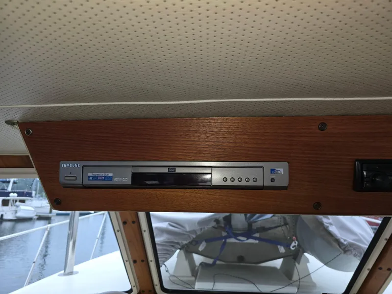 Slide: The Image of Tollycraft 37 Convertible 1982 - 18
