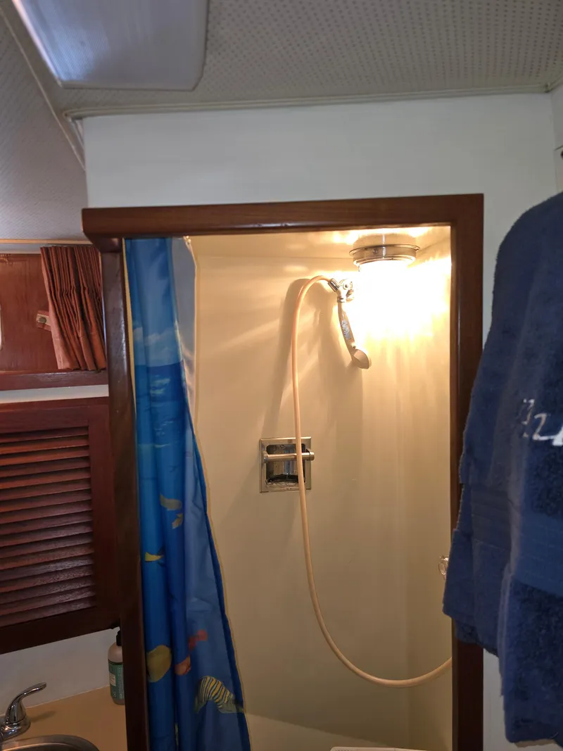 Slide: The Image of Tollycraft 37 Sportfish/Convertable 1982 - 25