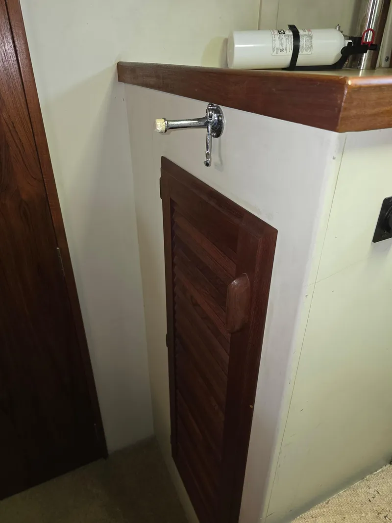 Slide: The Image of Tollycraft 37 Sportfish/Convertable 1982 - 28