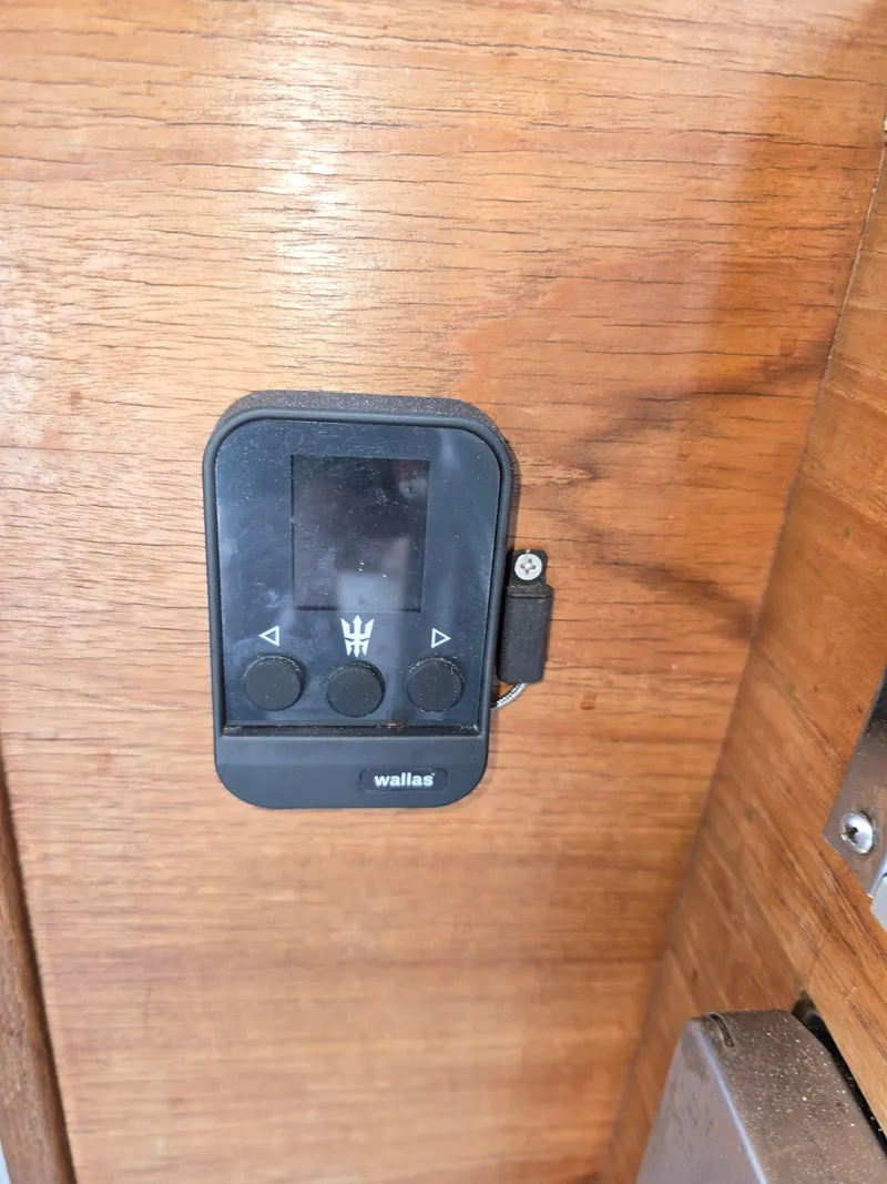 Slide: The Image of Tollycraft 37 Sportfish/Convertable 1982 - 30