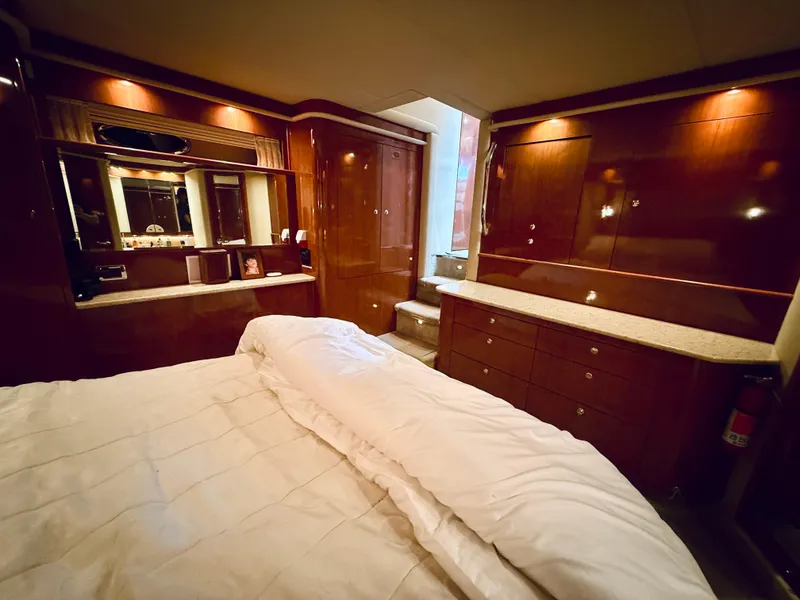 Slide: The Image of Sea Ray 480 Motor Yacht 2003 - 59