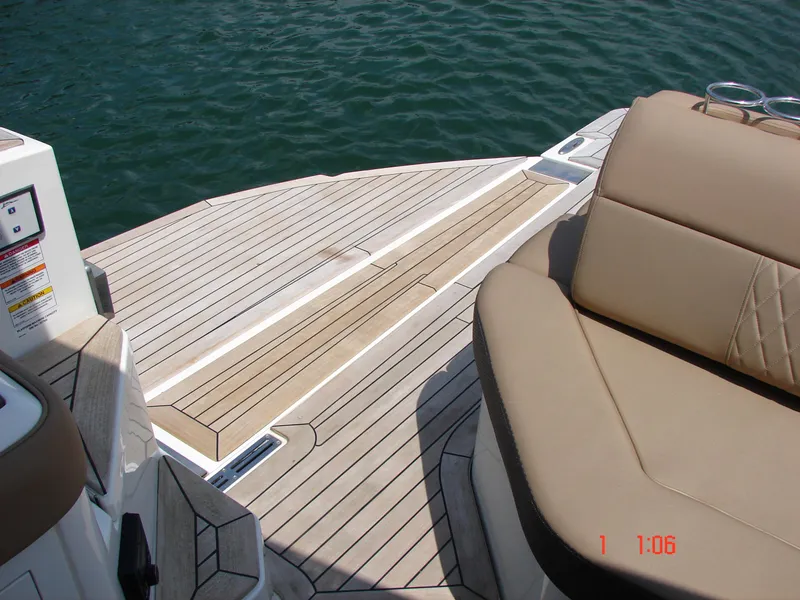 Slide: The Image of Sea Ray SLX 400 2018 - 100