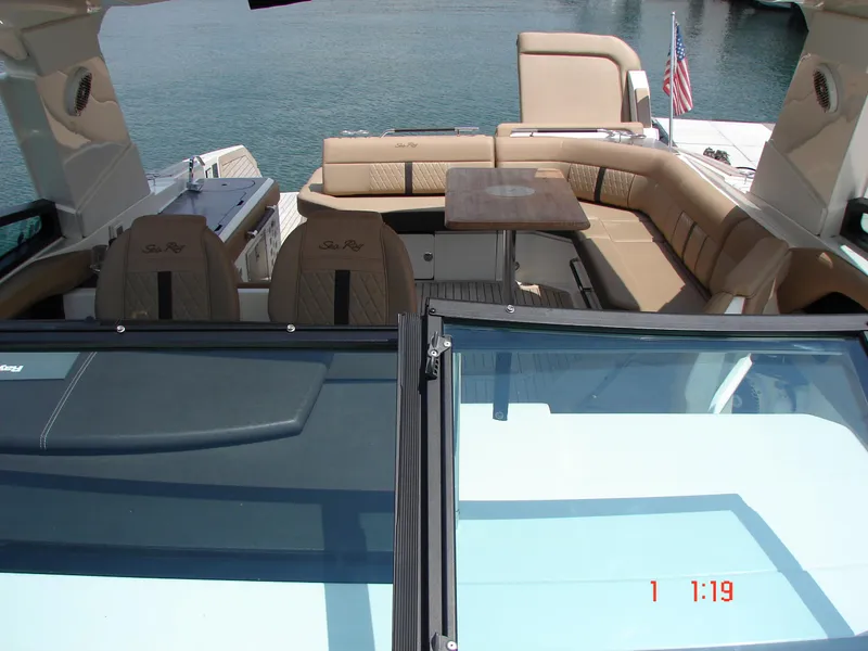 Slide: The Image of Sea Ray SLX 400 2018 - 104