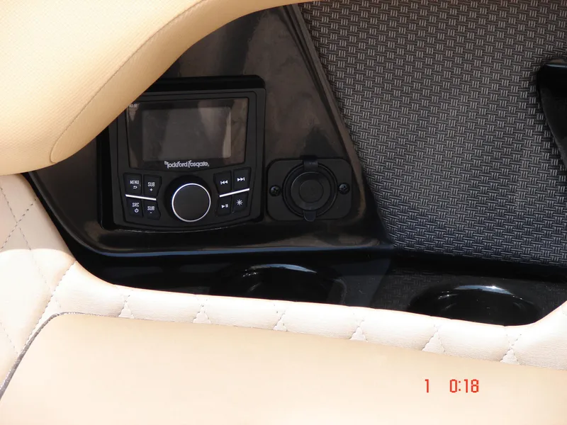 Slide: The Image of Sea Ray SLX 400 2018 - 52