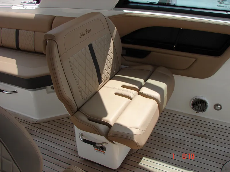 Slide: The Image of Sea Ray SLX 400 2018 - 58