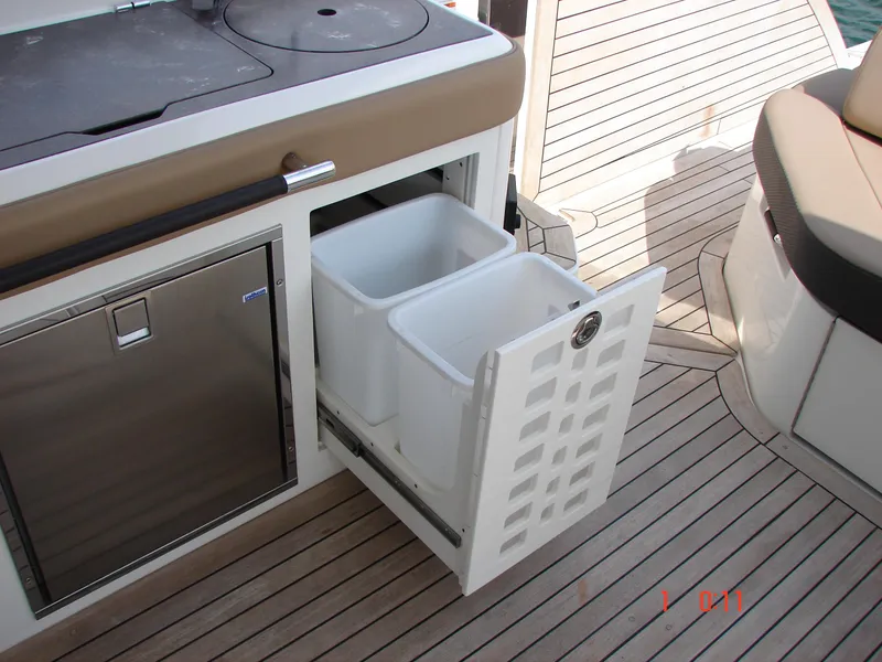 Slide: The Image of Sea Ray SLX 400 2018 - 59