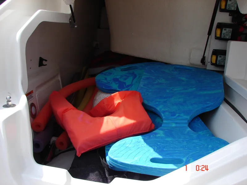 Slide: The Image of Sea Ray SLX 400 2018 - 91