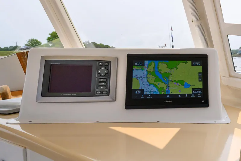 Slide: The Image of Boat dashboard with navigation screens, Holland Open 2008 model, displaying maps and controls. - 29