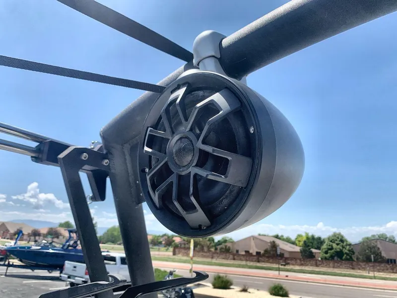 Slide: The Image of 2022 Axis A20 boat speaker mounted on a wakeboard tower under a clear blue sky. - 21