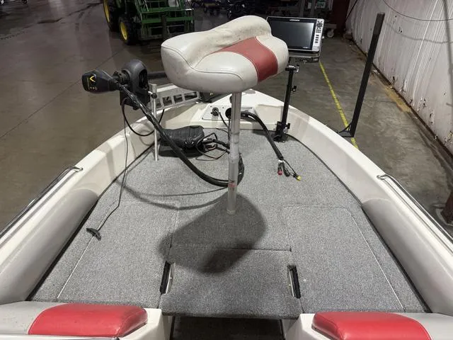 Slide: The Image of Skeeter SL 210 W/Yamaha 200 2012 - 10