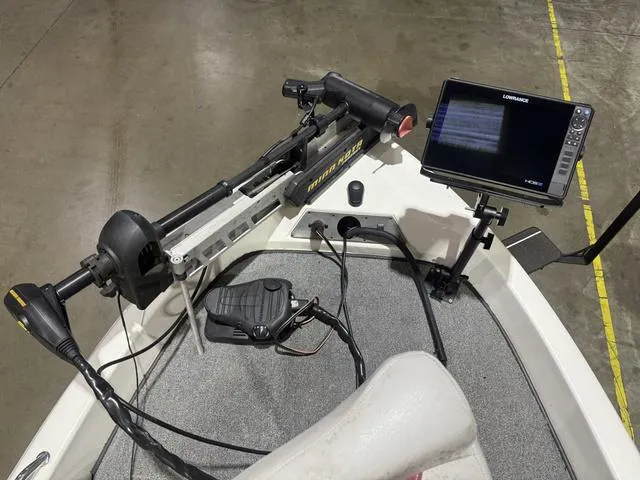 Slide: The Image of Skeeter SL 210 W/Yamaha 200 2012 - 11