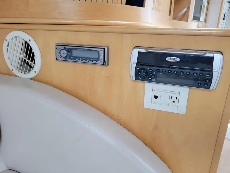 Slide: The Image of 2003 Larson 310 boat interior with stereo system and speaker. - 28