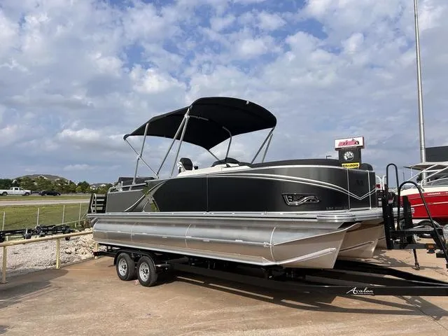 The Image of Avalon LSZ Quad Lounge Shift - 23' 2025 - 1