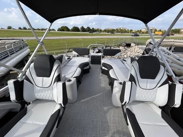 Slide: The Image of Avalon LSZ Quad Lounge Shift - 23' 2025 - 7