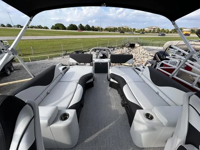 Slide: The Image of Avalon LSZ Quad Lounge Shift - 23' 2025 - 8