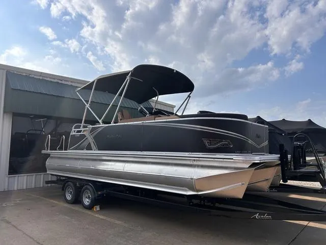 The Image of Avalon LSZ Cruise Rear Bench 21 FT 2025 - 1