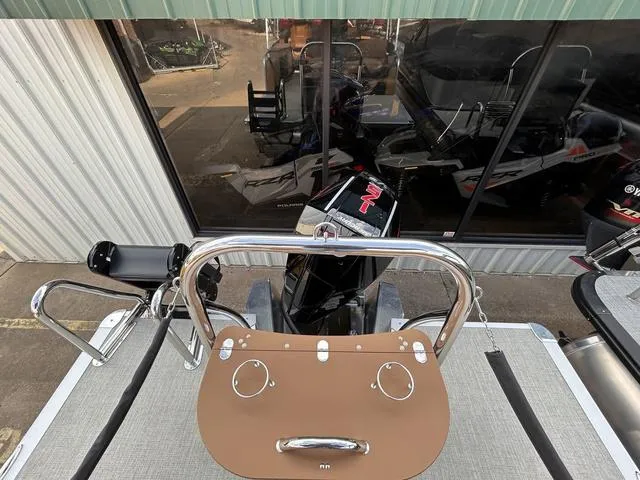 Slide: The Image of Avalon LSZ Cruise Rear Bench 21 FT 2025 - 12