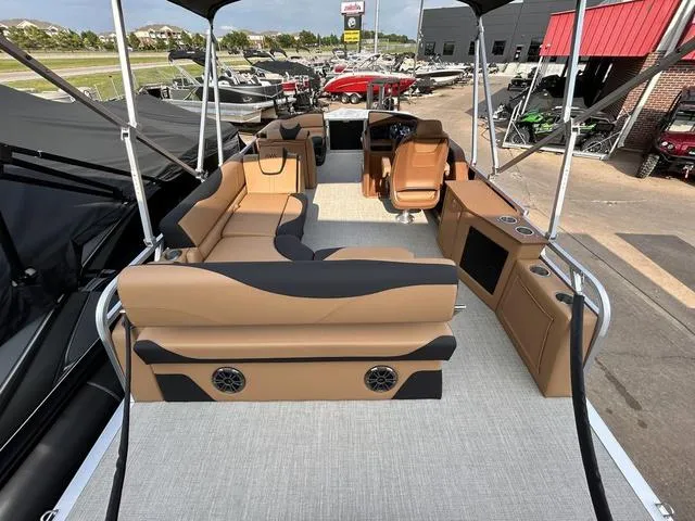Slide: The Image of Avalon LSZ Cruise Rear Bench 21 FT 2025 - 13