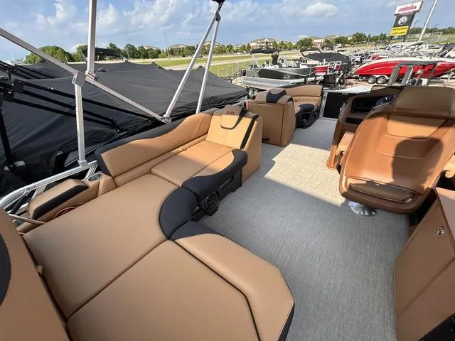 Slide: The Image of Avalon LSZ Cruise Rear Bench 21 FT 2025 - 14