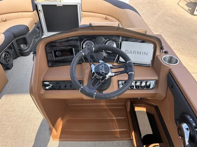 Slide: The Image of Avalon LSZ Cruise Rear Bench 21 FT 2025 - 16