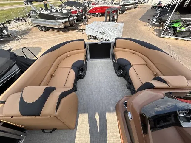 Slide: The Image of Avalon LSZ Cruise Rear Bench 21 FT 2025 - 18