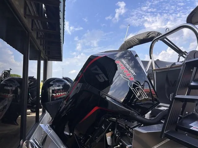 Slide: The Image of Avalon LSZ Cruise Rear Bench 21 FT 2025 - 4