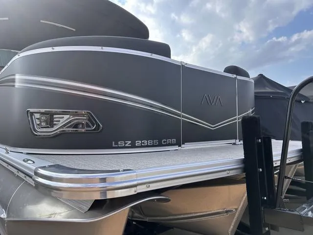 Slide: The Image of Avalon LSZ Cruise Rear Bench 21 FT 2025 - 5