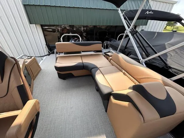 Slide: The Image of Avalon LSZ Cruise Rear Bench 21 FT 2025 - 9